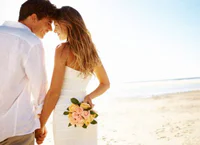 https://image.sistacafe.com/w200/images/uploads/content_image/image/29901/1440487910-CoupleMarriageBeach-660x478.jpg