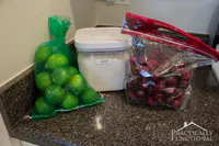 https://image.sistacafe.com/w200/images/uploads/content_image/image/300535/1487051904-You-only-need-a-few-ingredients-for-delicious-homemade-cherry-limeade-popsicles.jpg