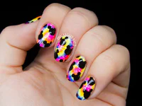 https://image.sistacafe.com/w200/images/uploads/content_image/image/303310/1487351238-mickey-tie-dye-nail-art-ideas.jpg