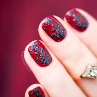 https://image.sistacafe.com/w200/images/uploads/content_image/image/304168/1487561725-13-red-black-nail-designs.jpg