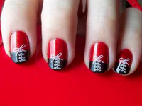 https://image.sistacafe.com/w200/images/uploads/content_image/image/304170/1487561758-15-red-black-nail-designs.jpg