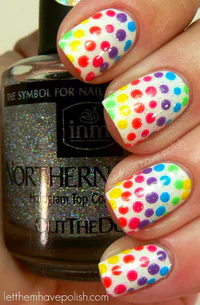 https://image.sistacafe.com/w200/images/uploads/content_image/image/306466/1487824228-6-cool-rainbow-nail-designs.jpg