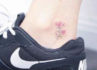 https://image.sistacafe.com/w200/images/uploads/content_image/image/308105/1488086867-Flower-Tattoo-on-Ankle-by-Mini-Lau-e1464109848555-728x521.jpg