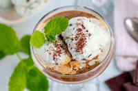https://image.sistacafe.com/w200/images/uploads/content_image/image/310738/1488432142-Irish-Cream-Affogato-with-Mint-Choc-Chip-Ice-Cream-finished-homepage.jpg