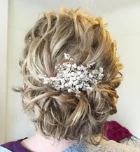 https://image.sistacafe.com/w200/images/uploads/content_image/image/312010/1488694178-4-messy-curly-updo-for-medium-hair.jpg
