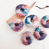 https://image.sistacafe.com/w200/images/uploads/content_image/image/312475/1488777418-G-A-L-A-X-Y-doughnuts-11.jpg