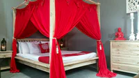 https://image.sistacafe.com/w200/images/uploads/content_image/image/315751/1489302699-Boho-bedroom-with-bright-red-canopy-and-wooden-four-poster-bed-.jpeg