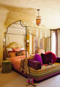 https://image.sistacafe.com/w200/images/uploads/content_image/image/315761/1489303022-Four-poster-bed-that-embodies-the-boho-chic-philosophy.jpeg