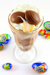 https://image.sistacafe.com/w200/images/uploads/content_image/image/316308/1489386074-Cadbury-Creme-Egg-Milkshake-2601.jpg