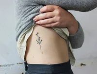 https://image.sistacafe.com/w200/images/uploads/content_image/image/31652/1441178412-tiny-homemade-tattoo-art-miso-stanislava-pinchuk-2.jpg