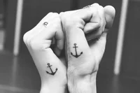 https://image.sistacafe.com/w200/images/uploads/content_image/image/31654/1441178564-anchor-anchor-tattoo-bampw-black-and-white-couple-Favim.com-331246_large.jpg