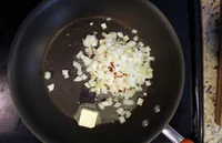 https://image.sistacafe.com/w200/images/uploads/content_image/image/316985/1489468840-start-onions-in-butter-salt-pepper.jpg
