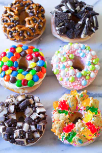 https://image.sistacafe.com/w200/images/uploads/content_image/image/319330/1489729156-elevating-store-bought-donuts-17.jpg