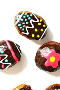 https://image.sistacafe.com/w200/images/uploads/content_image/image/319356/1489730071-gallery-1484936119-easyeastereggjelly-doughnuts.jpg