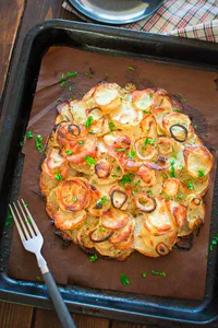 https://image.sistacafe.com/w200/images/uploads/content_image/image/326832/1490856433-Simple-Potato-Cake-with-Onions-13.jpg
