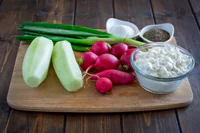 https://image.sistacafe.com/w200/images/uploads/content_image/image/328436/1491147914-creamy-cucumber-radish-salad-1.jpg