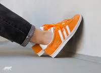 https://image.sistacafe.com/w200/images/uploads/content_image/image/328593/1491180487-adidas-gazelle-og-bright-orange-ftwr-white-bright-orange-2.jpg