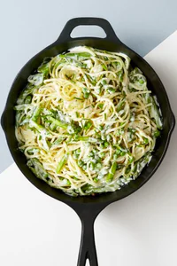 https://image.sistacafe.com/w200/images/uploads/content_image/image/328728/1491196472-gallery-1486497831-mike-garten-veggie-goat-cheese-spaghetti-0317.jpg