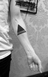 https://image.sistacafe.com/w200/images/uploads/content_image/image/328781/1491200107-Geometric-Tattoos-Designs-and-Ideas-91..jpg