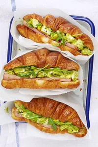 https://image.sistacafe.com/w200/images/uploads/content_image/image/329414/1491285883-gallery-1436991814-0815-ghk-green-eggs-and-ham-wiches.jpg