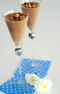 https://image.sistacafe.com/w200/images/uploads/content_image/image/329760/1491322435-milk-chocolate-caramel-mousse-final.jpg