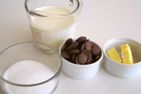 https://image.sistacafe.com/w200/images/uploads/content_image/image/329761/1491321771-milk-chocolate-caramel-mousse-ingredients.jpg