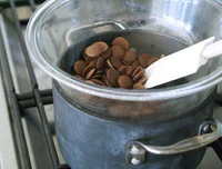 https://image.sistacafe.com/w200/images/uploads/content_image/image/329772/1491322180-milk-chocolate-caramel-mousse-chocolate-melt-1.jpg