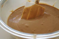 https://image.sistacafe.com/w200/images/uploads/content_image/image/329776/1491322347-milk-chocolate-caramel-mousse-ready.jpg