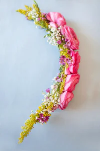 https://image.sistacafe.com/w200/images/uploads/content_image/image/331443/1491548136-53a06d4b6bb4c_-_cos-21-flowercrown-de.jpg