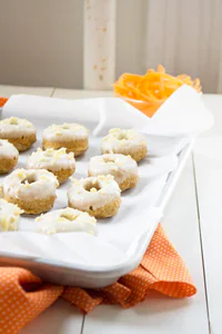 https://image.sistacafe.com/w200/images/uploads/content_image/image/332337/1491715438-Carrot-Cake-Doughnuts-Ginger-Cream-Cheese-Icing.jpg