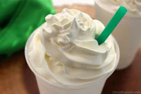 https://image.sistacafe.com/w200/images/uploads/content_image/image/334163/1491913732-Copycat-Starbucks-Vanilla-Bean-Creme-Frappuccino-9.jpg