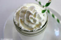 https://image.sistacafe.com/w200/images/uploads/content_image/image/334165/1491913901-Copycat-Starbucks-Vanilla-Bean-Creme-Frappuccino-10.jpg