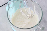 https://image.sistacafe.com/w200/images/uploads/content_image/image/340404/1492664427-Creamy-Vanilla-and-Chocolate-Swirl-Ice-Cream-1-22.jpg