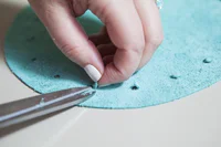 https://image.sistacafe.com/w200/images/uploads/content_image/image/341809/1492768561-SomethingTurquoise-DIY-no-sew-jewelry-pouch_0008.jpg