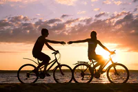 https://image.sistacafe.com/w200/images/uploads/content_image/image/34592/1441861760-Couple-Riding-Bicycles.jpg