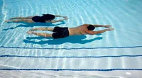 https://image.sistacafe.com/w200/images/uploads/content_image/image/34594/1441861809-bc-ls-couple-swimming.jpg