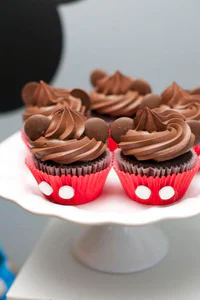 https://image.sistacafe.com/w200/images/uploads/content_image/image/347203/1493451481-mickey-mouse-cupcakes.jpg
