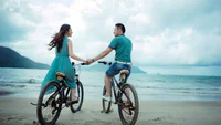 https://image.sistacafe.com/w200/images/uploads/content_image/image/34721/1441874541-couple-bicycle-riding-on-beach-hd-wallpaper.jpg