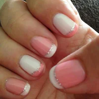 https://image.sistacafe.com/w200/images/uploads/content_image/image/348173/1493650679-pink-and-white-nail-ideas-1.jpg