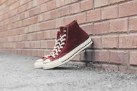 https://image.sistacafe.com/w200/images/uploads/content_image/image/349569/1493829062-converse-70-all-star-red-dahlia-3.jpg
