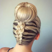 https://image.sistacafe.com/w200/images/uploads/content_image/image/353001/1494397952-13-blonde-sock-bun-with-braids.jpg