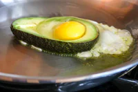 https://image.sistacafe.com/w200/images/uploads/content_image/image/353190/1494420317-Frying-Avocado-Fried-Egg-640x426.jpg