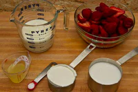 https://image.sistacafe.com/w200/images/uploads/content_image/image/353206/1494425071-Strawberry-Frozen-Yogurt-Ingredients.jpg