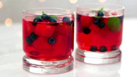 https://image.sistacafe.com/w200/images/uploads/content_image/image/353590/1494487684-Mixed-Berry-Cocktail.jpg