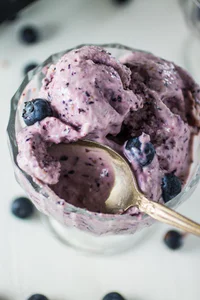 https://image.sistacafe.com/w200/images/uploads/content_image/image/355829/1494850235-healthy-blueberry-frozen-yogurt-1-683x1024.jpg