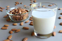 https://image.sistacafe.com/w200/images/uploads/content_image/image/357277/1495028457-Almond-Milk.jpg