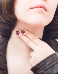 https://image.sistacafe.com/w200/images/uploads/content_image/image/357778/1495092174-woman-checking-pulse-in-her-neck.jpg
