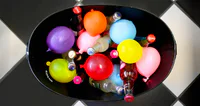 https://image.sistacafe.com/w200/images/uploads/content_image/image/35930/1442041887-easy-diy-projects-water-balloons.jpg