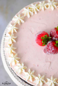 https://image.sistacafe.com/w200/images/uploads/content_image/image/359354/1495373600-Strawberry-Cheesecake-Chocolate-Crust.jpg