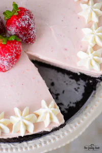 https://image.sistacafe.com/w200/images/uploads/content_image/image/359357/1495373679-No-Bake-Strawberry-Cheesecake-Chocolate-Crust.jpg